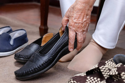 Как подобрать обувь для пожилых